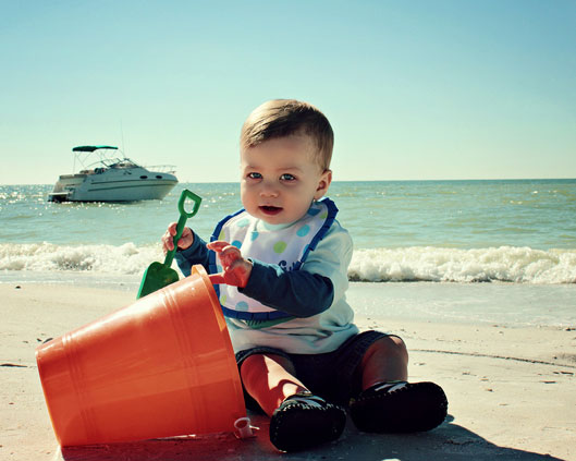 beach-baby-with-pail