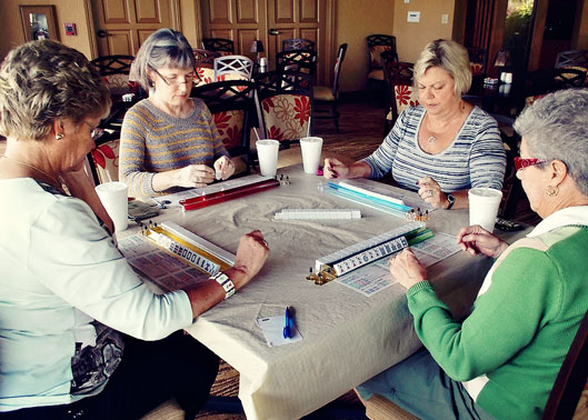 playing-mah-jongh-4-players