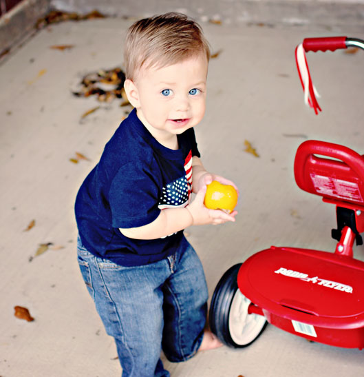 baby-toddle-holding-lemon-w