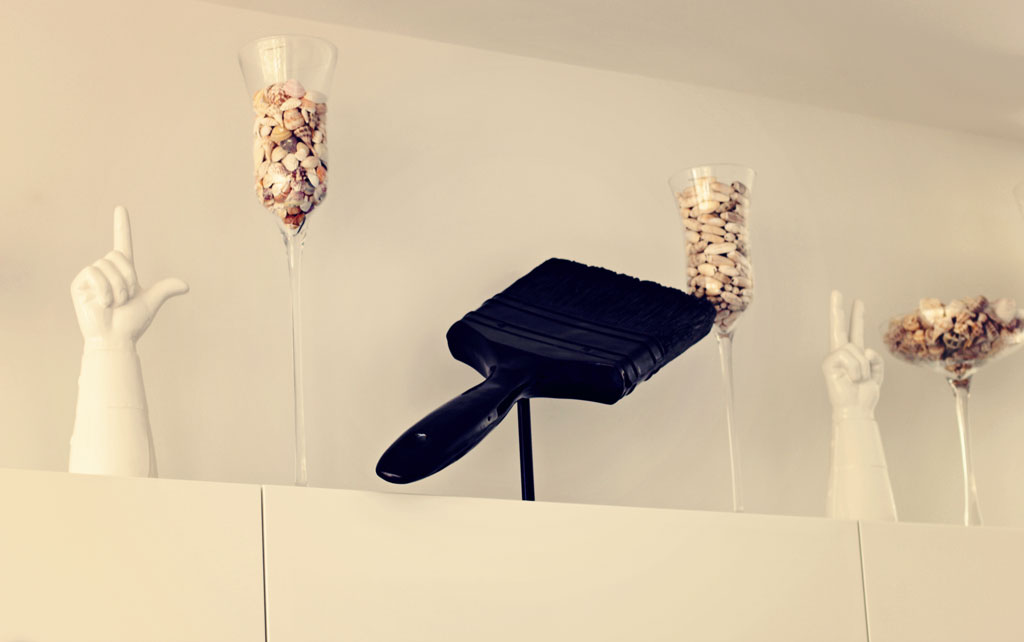 shell-vases-top-of-kitcen-c