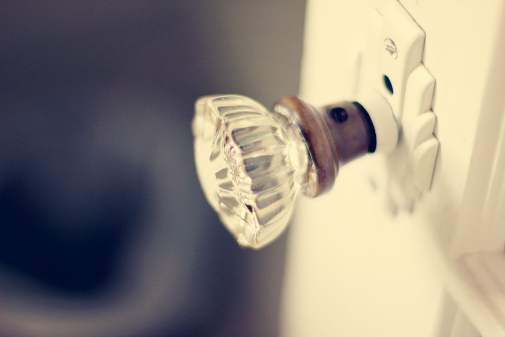 vintage-glass-door-knob