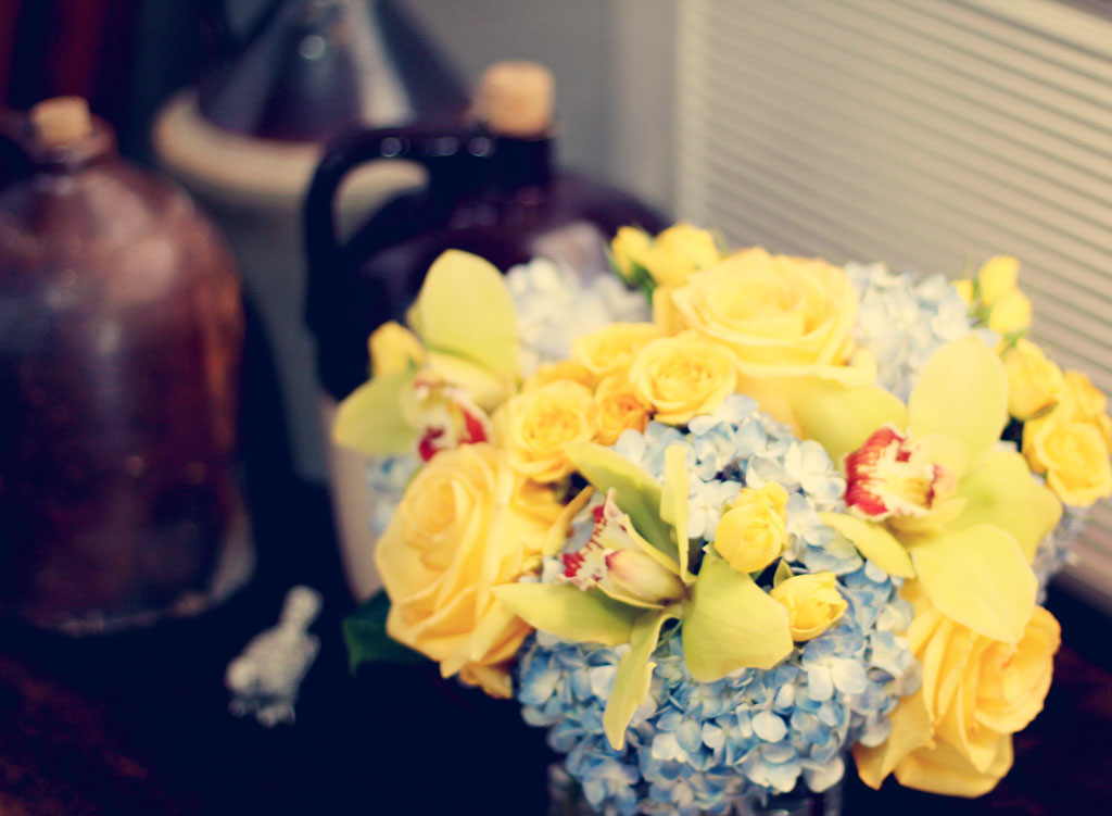 vintage-jugs-flowers