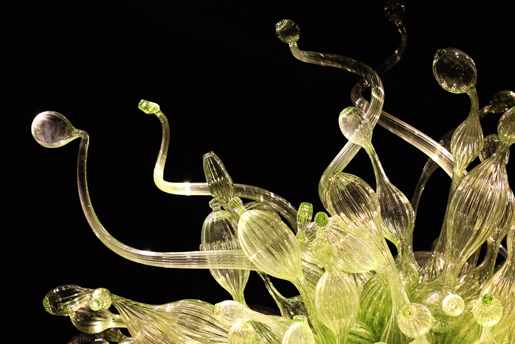green-chandelier-in-chihuly-garden-museum