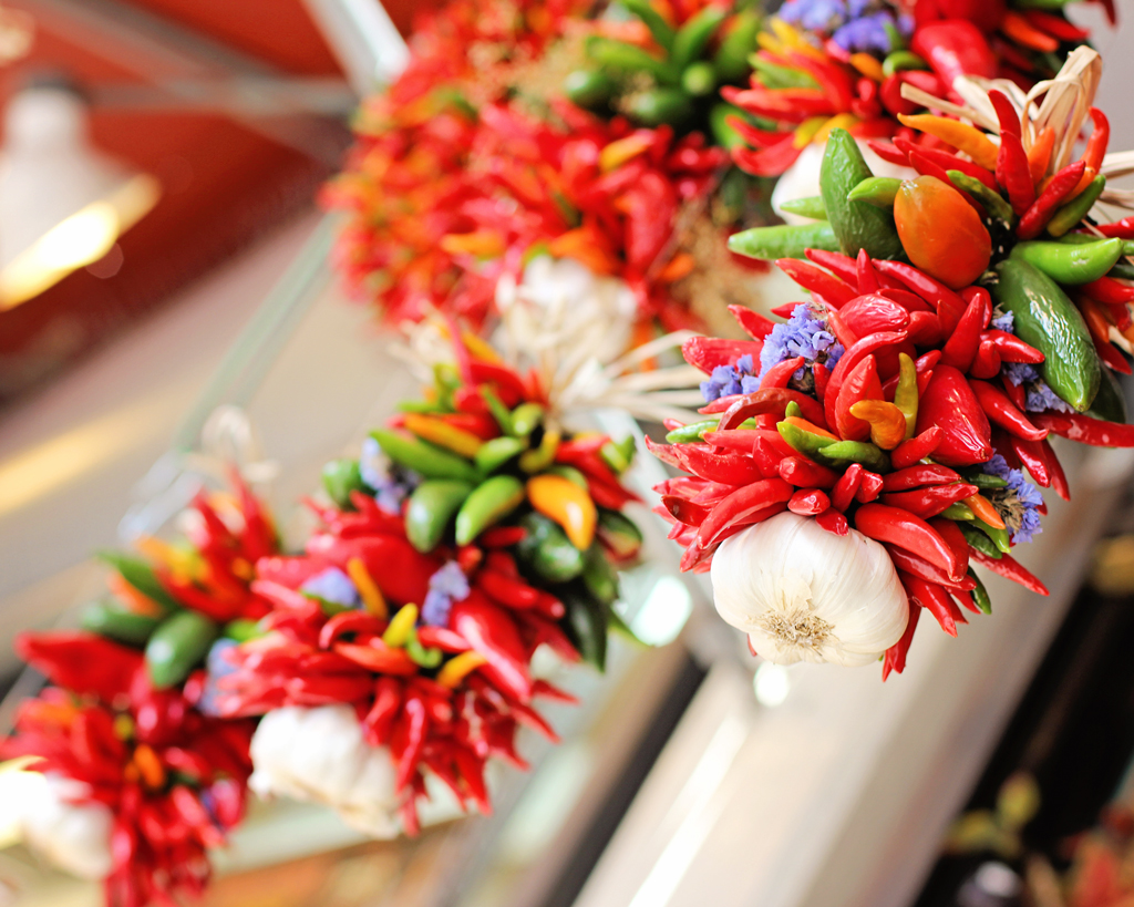 hot-peppers-on-a-string-pike-market-seattle