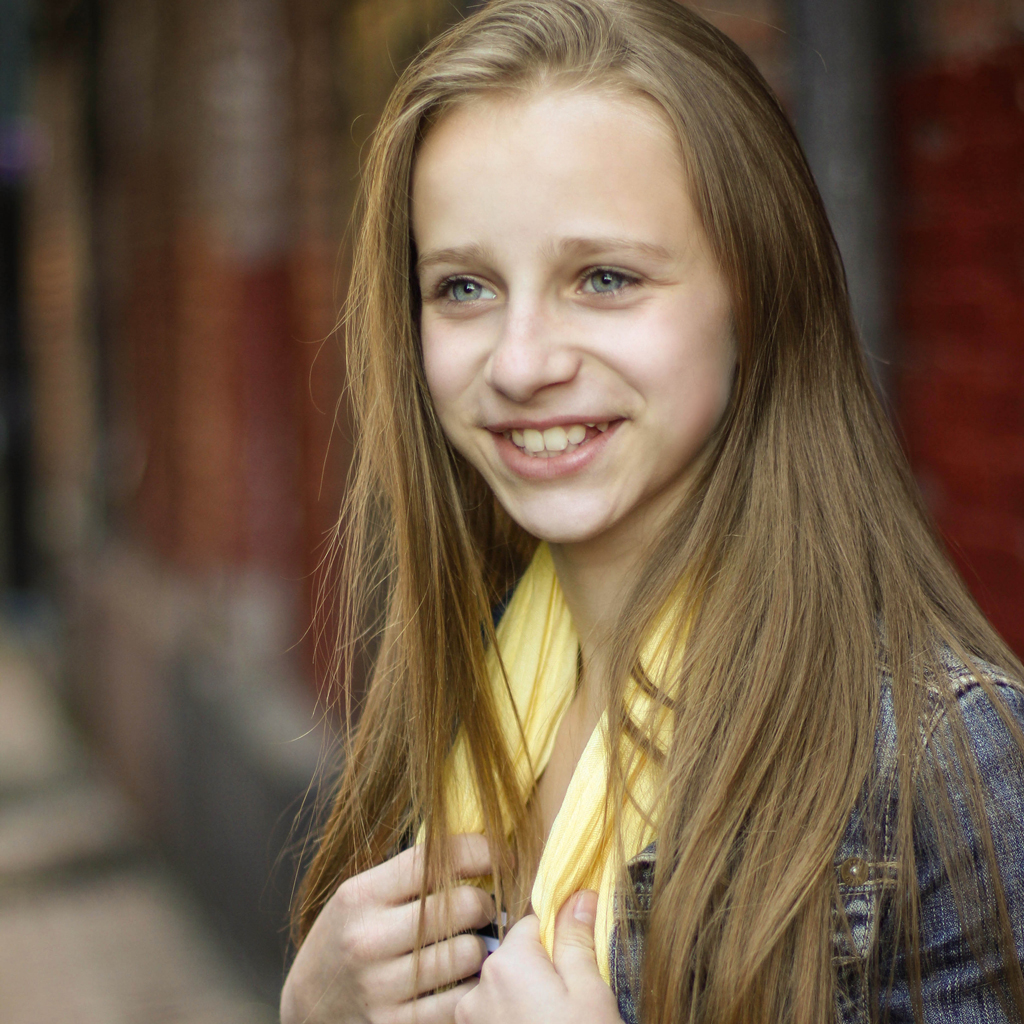 urban-teen-model-seattle-alley