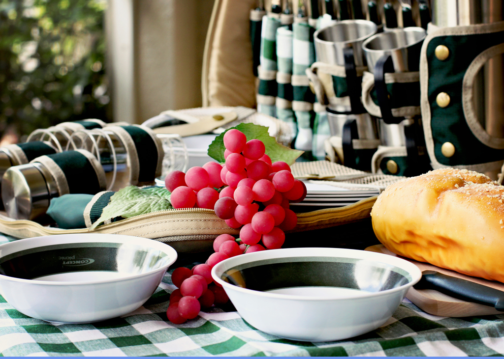 green-picnic-basket-checkered-green-tablecloth