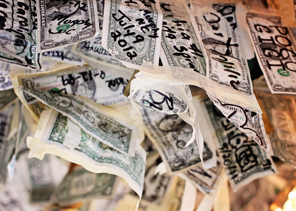 money-taped-ceilings-cabbage-key-restaurant