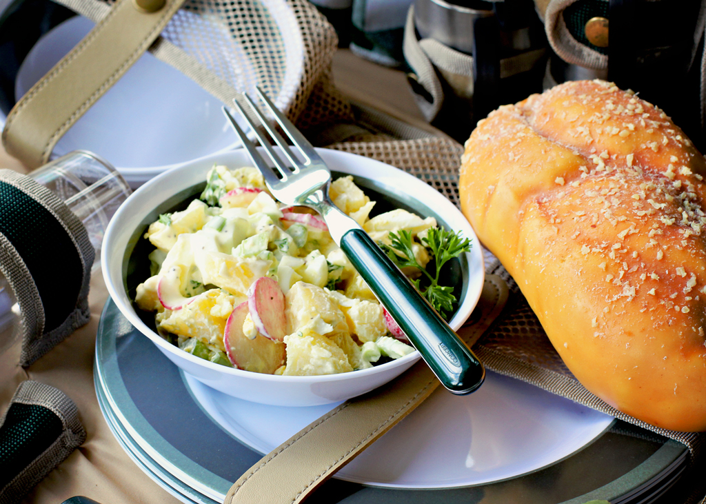 taking-potatoe-salad-with-picnic-basket