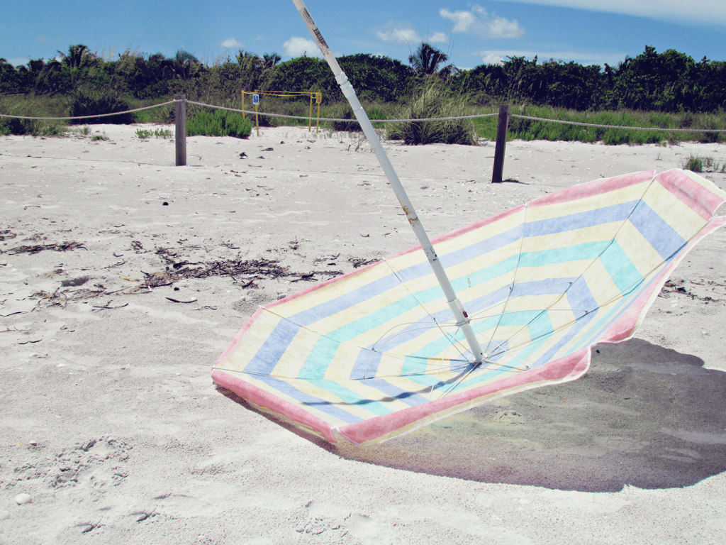 beach-umbrella-goes-flying