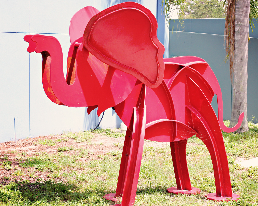 red-elephant-metal-art-sculpture