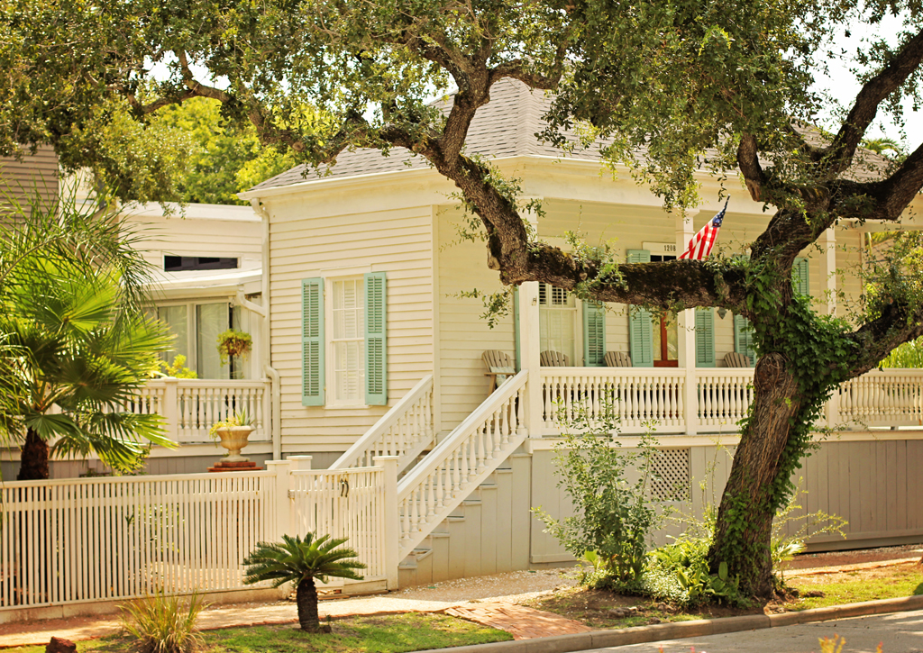 historical-cottages-galveston-downtown