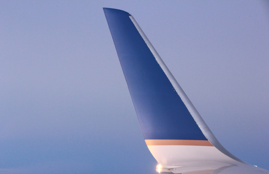 united-airlines-wing-of-airplane
