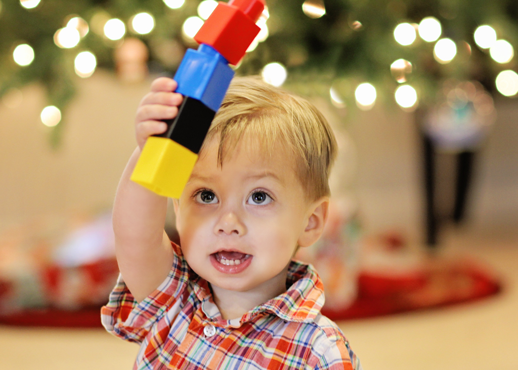 2-yr-old-playing-legos-christmas-tree