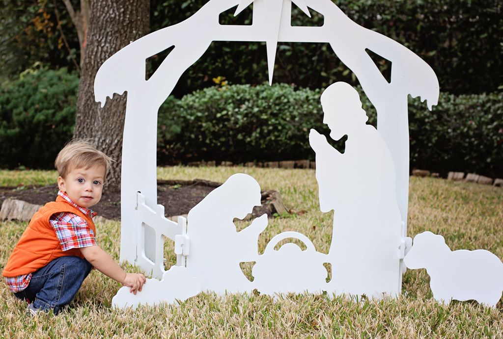 nativity-scene-with-2-year-old-boy
