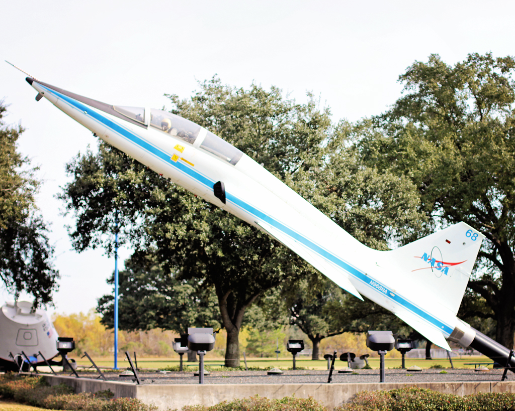 houston-space-center-rocket-outside