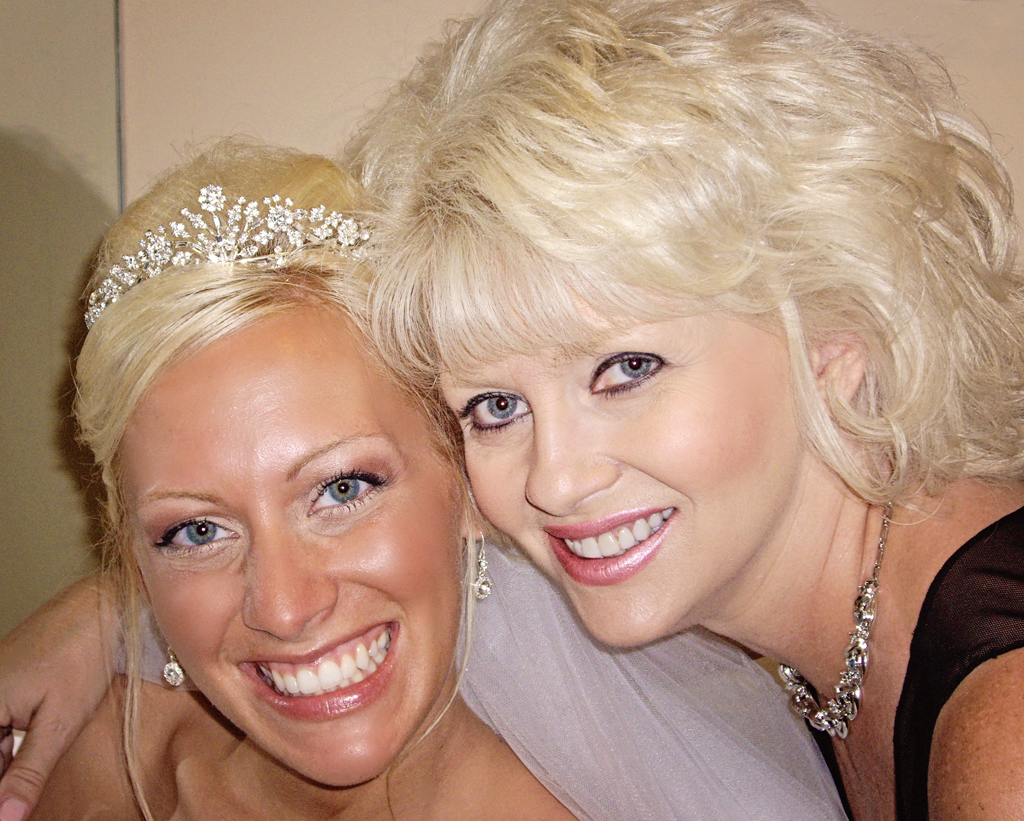beautiful-bride-with-her-mother-on-her-wedding-day