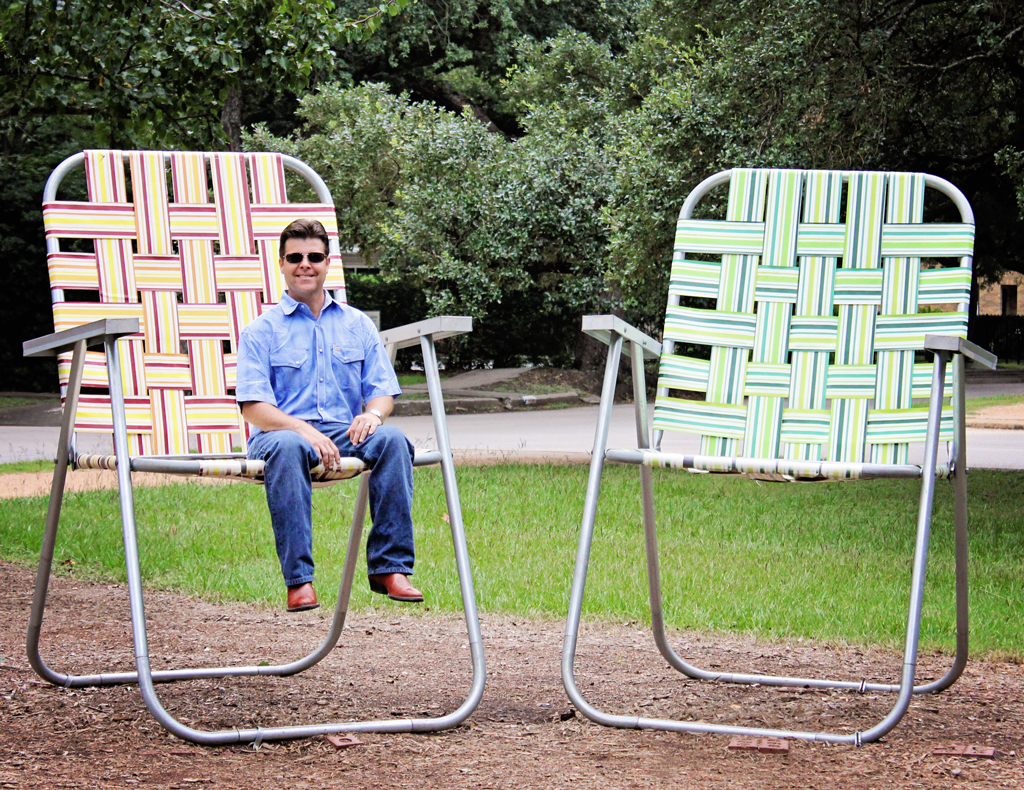 lawn-chairs-heights-blvd-sculpture