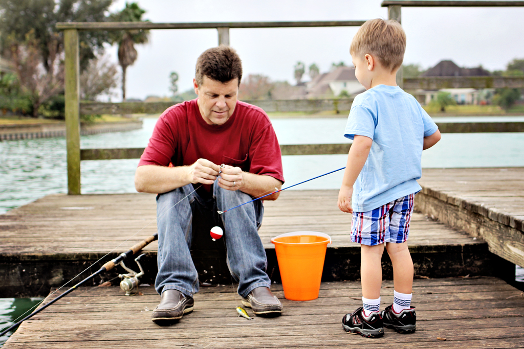 papa-fixing-fishing-line-for-toddler
