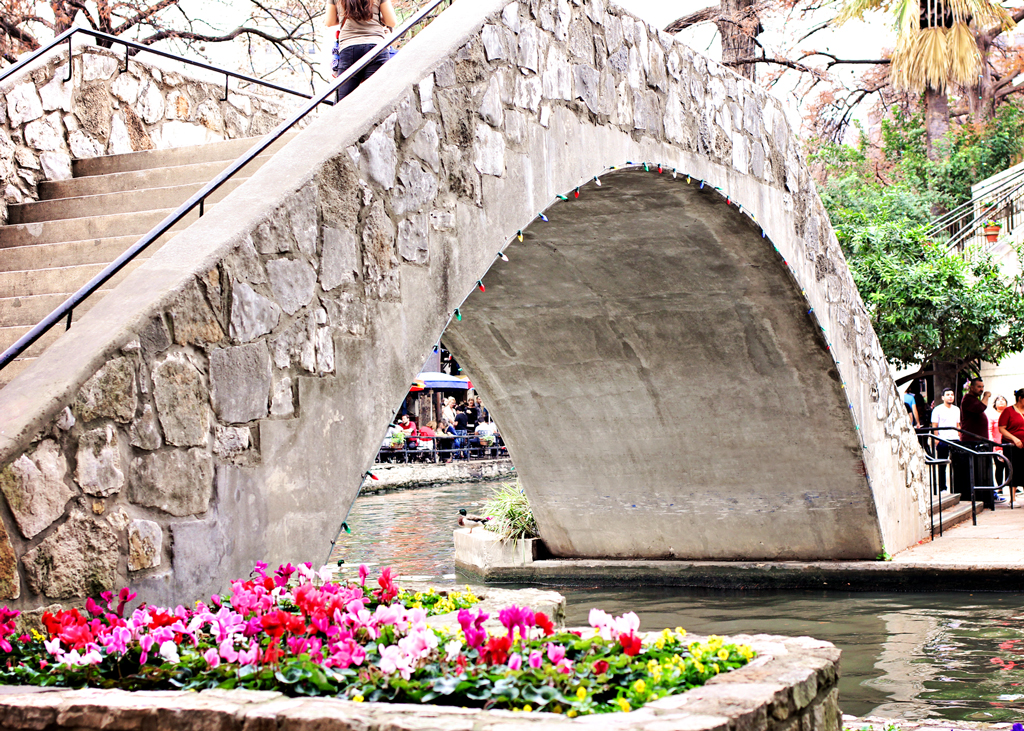 stone-walk-bridge-over-riverwalk-san-antonio