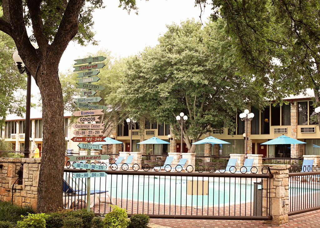 innofthehillsoutdoorpoolarea