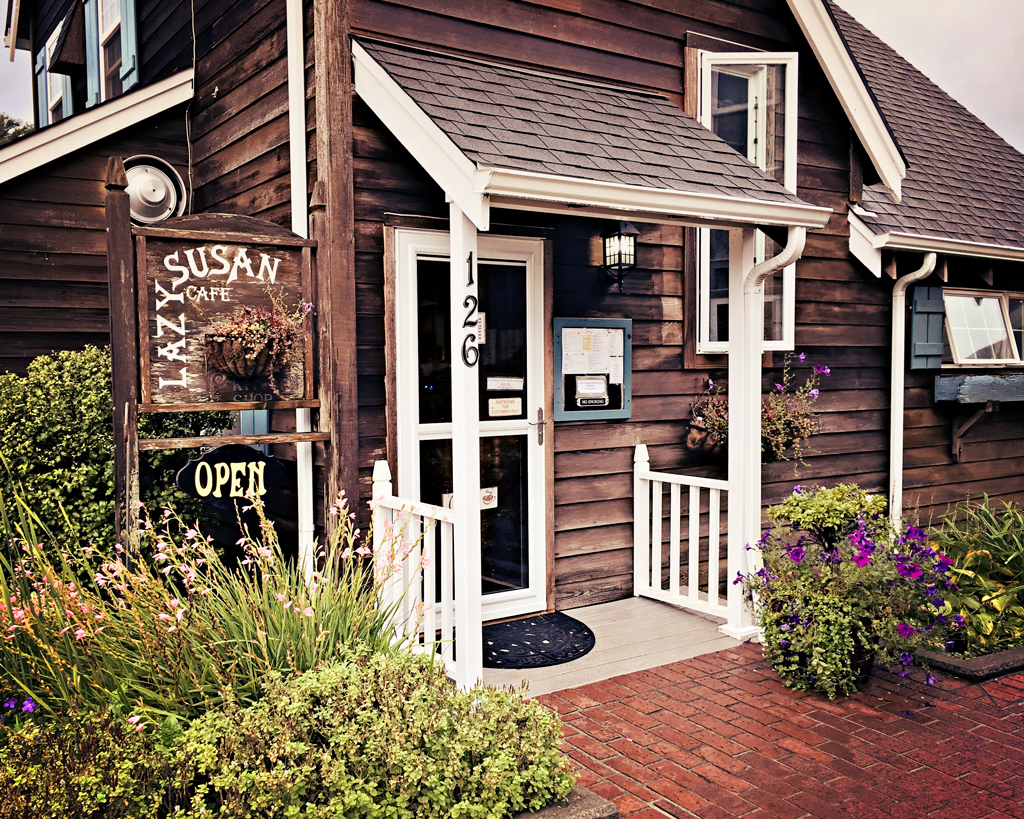 lazysusancafecanonbeach